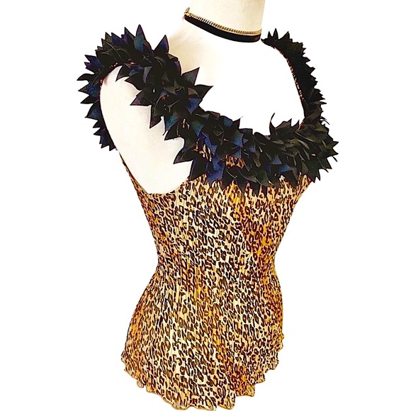 Vintage 80s S Black Faux Feather Neck Trim Crinkle Animal Print Sleeveless.Top - Picture 2 of 16